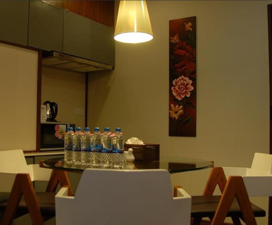 Hotel Shwe Gone Daing, Rangoon Buitenkant foto