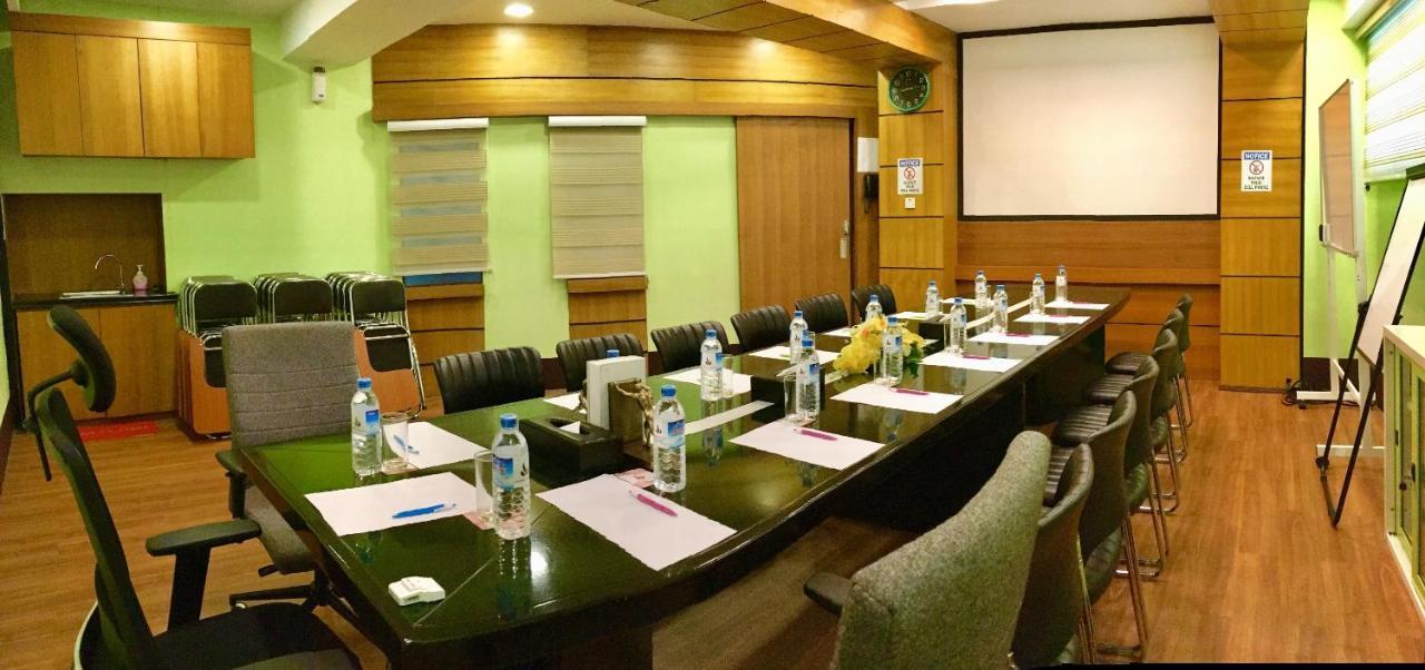Hotel Shwe Gone Daing, Rangoon Buitenkant foto